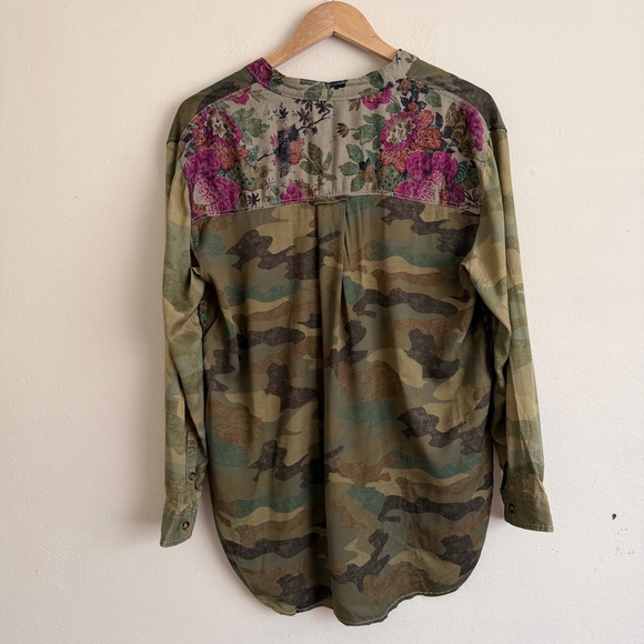 Pilcro Mixed-Print Utility Jacket in Olive Camo Leopard Floral Accents Size Sm - Picture 3 of 7